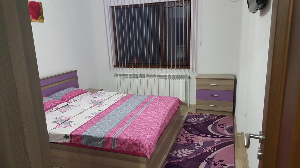 Д И В 1 - D & V 1 Apartment 桑丹斯基 外观 照片