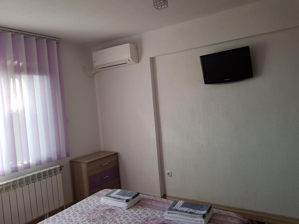 Д И В 1 - D & V 1 Apartment 桑丹斯基 外观 照片